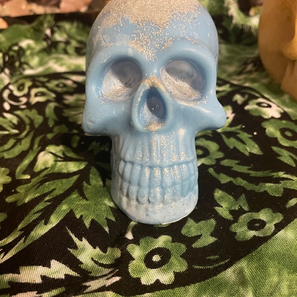 Large Skull Candle - Picture 5 of 5